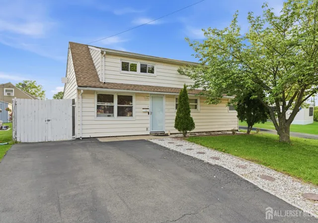 Homes for sale in Carteret, NJ | 35 Coolidge Ave, Carteret, NJ 07008 | MLS# 2616353R
