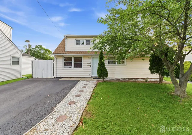 Homes for sale in Carteret, NJ | 35 Coolidge Ave, Carteret, NJ 07008 | MLS# 2616353R