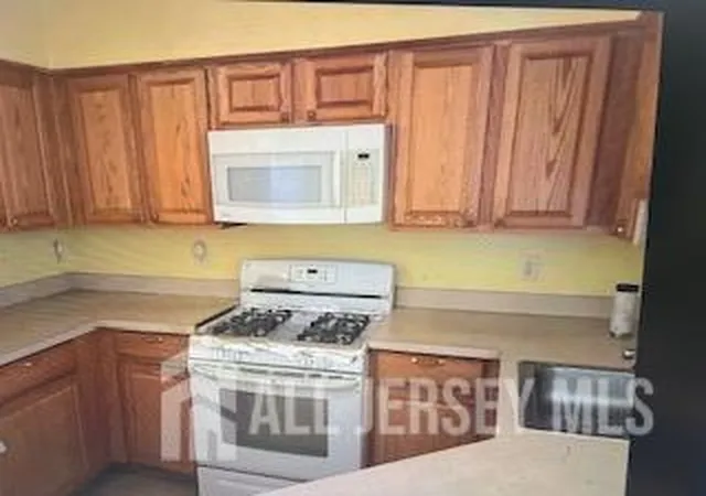 5th image of 1031 Dogwood Ct, New Brunswick, NJ 08901 | MLS# 2701930R
