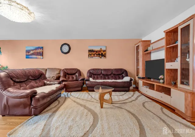 4th image of 200 Franklin Pl, Morganville, NJ 07751 | MLS# 2701504R