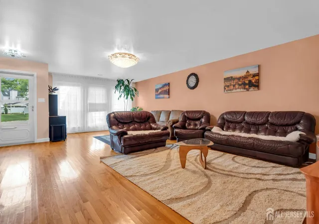 5th image of 200 Franklin Pl, Morganville, NJ 07751 | MLS# 2701504R