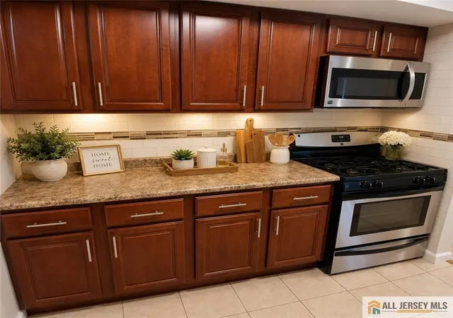 4th image of 39 Powderhorn Ct, Woodbridge, NJ 07095 | MLS# 2662089M