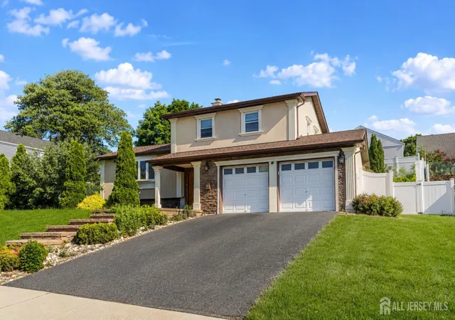 3rd image of 41 Fanwood Dr, Sayreville, NJ 08872 | MLS# 2617675R