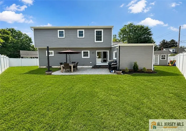 3rd image of 8 Tanglewood Ln, Colonia, NJ 07067 | MLS# 2770346M