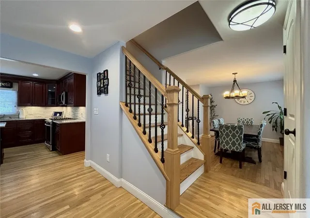 4th image of 8 Tanglewood Ln, Colonia, NJ 07067 | MLS# 2770346M