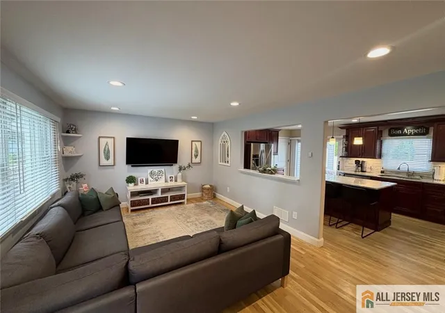 5th image of 8 Tanglewood Ln, Colonia, NJ 07067 | MLS# 2770346M