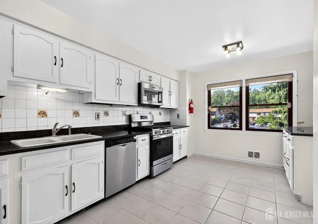 2nd image of 71 Highview Dr, Woodbridge, NJ 07095 | MLS# 2702322R