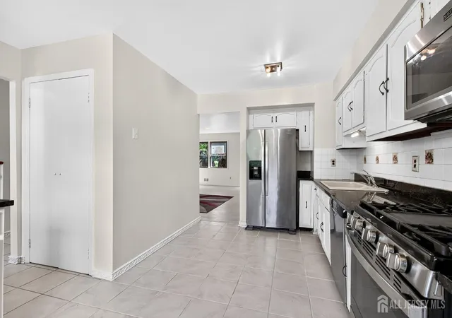 4th image of 71 Highview Dr, Woodbridge, NJ 07095 | MLS# 2702322R