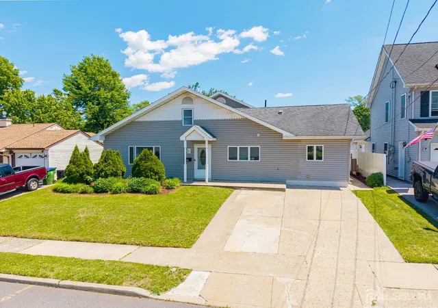 3rd image of 24 Winthrop Rd, Edison, NJ 08817 | MLS# 2701912R