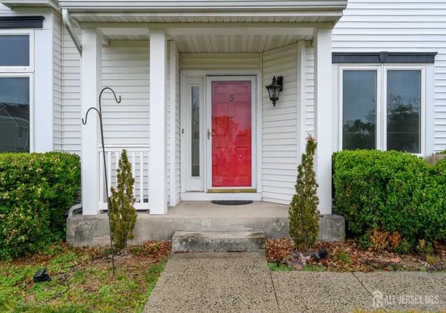 2nd image of 5 Cherrywood Dr, Piscataway, NJ 08854 | MLS# 2616182R