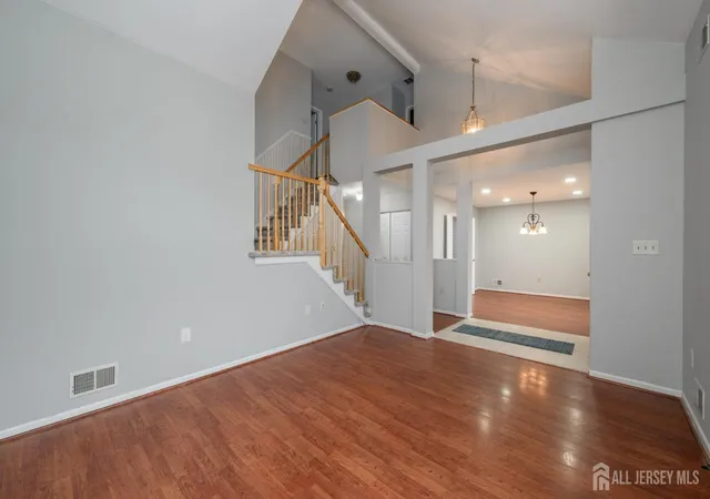5th image of 5 Cherrywood Dr, Piscataway, NJ 08854 | MLS# 2616182R