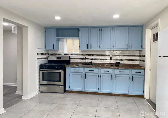 Listing Photo 4 - Condo for sale in building located at 368 Inslee St, Perth Amboy, NJ 08861