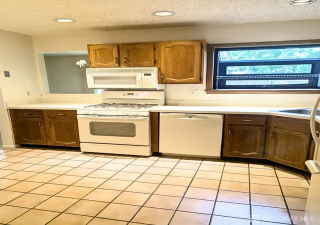 Photo 3 of Condo for sale at 120 Park Gate Dr, Edison, NJ 08820 | MLS# 2702878R | Listing updated on 2026-09-16