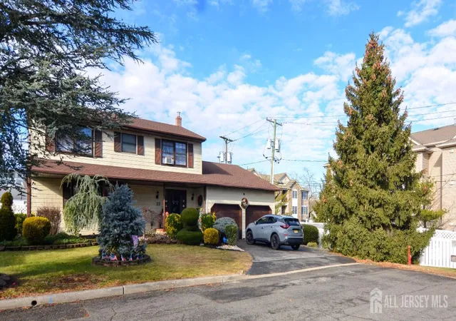 Homes for sale in Woodbridge Proper, NJ | 27 Henley St, Woodbridge Proper, NJ 07095 | MLS# 2700379R