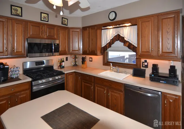 Homes for sale in Woodbridge Proper, NJ | 27 Henley St, Woodbridge Proper, NJ 07095 | MLS# 2700379R