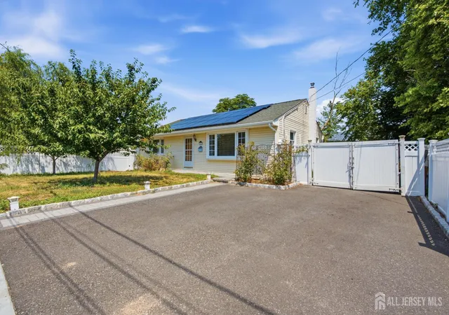 Homes for sale in Keyport, NJ | 5 Snyder Ln, Keyport, NJ 07735 | MLS# 2700724R