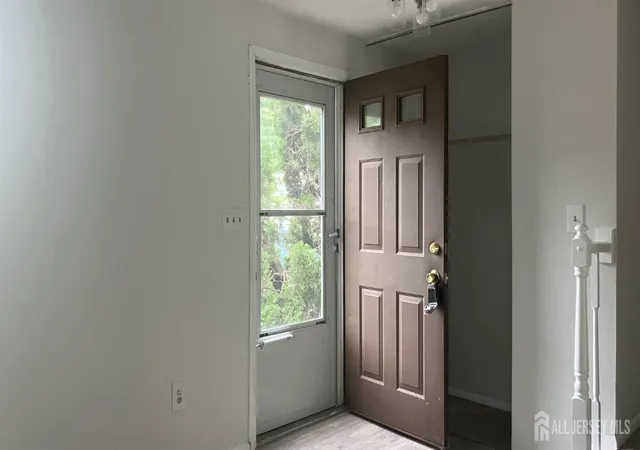 3rd image of 27 Beechwood Ct, Monmouth Junction, NJ 08852 | MLS# 2701299R