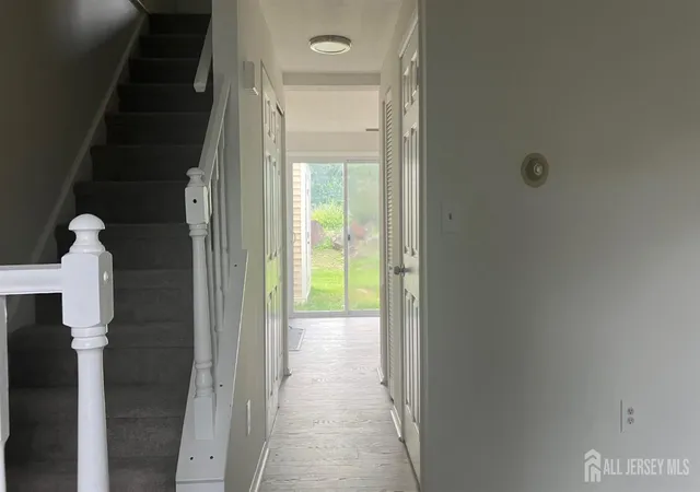 5th image of 27 Beechwood Ct, Monmouth Junction, NJ 08852 | MLS# 2701299R
