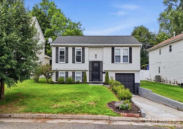 3rd image of 17 Weston St, Metuchen, NJ 08840 | MLS# 2701849R