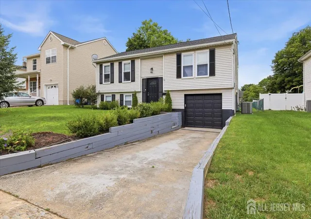 4th image of 17 Weston St, Metuchen, NJ 08840 | MLS# 2701849R