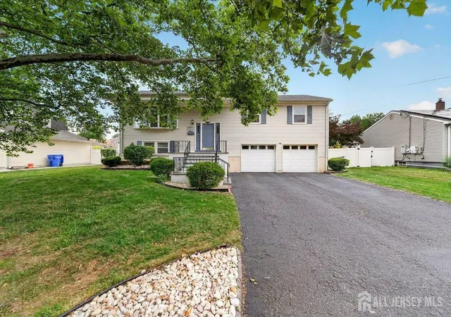 Homes for sale in North Brunswick, NJ | 961 Linwood Pl, North Brunswick, NJ 08902 | MLS# 2618518R