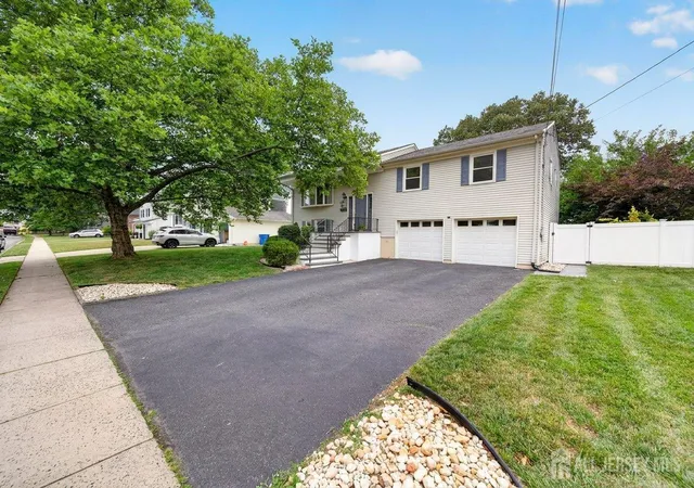 Homes for sale in North Brunswick, NJ | 961 Linwood Pl, North Brunswick, NJ 08902 | MLS# 2618518R
