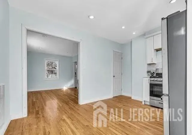 2nd image of 580 S Garden Ave, Woodbridge, NJ 07095 | MLS# 2702655R