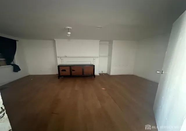 Photo 4 of Single family home for sale at 190 Redmond St, New Brunswick, NJ 08901 | MLS# 2702247R | Listing updated on 2026-09-22
