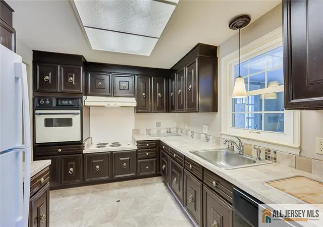 Listing Photo 5 - Condo for sale in building located at 38 Concord Ln, Monroe Township, NJ 08831 - Unit #E