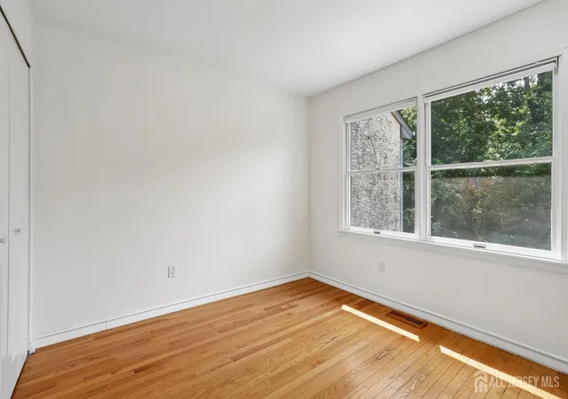 24th image of 19 Dorchester Dr, East Brunswick, NJ 08816 | MLS# 2702242R