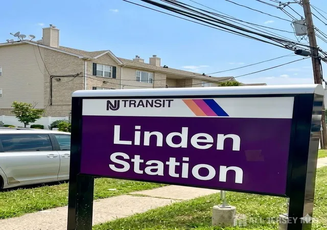 Homes for sale in Linden, NJ | 102 E Elizabeth Ave E #412, Linden, NJ 07036 | MLS# 2617661R