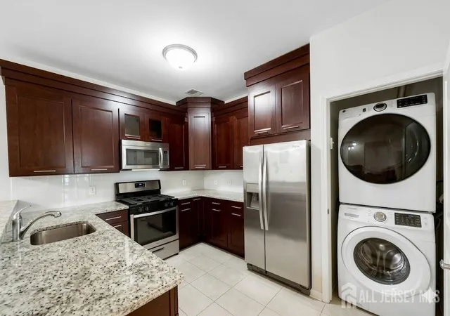 Homes for sale in Linden, NJ | 102 E Elizabeth Ave E #412, Linden, NJ 07036 | MLS# 2617661R