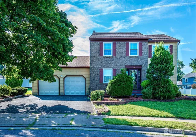 Photo 1 of Single family home for sale at 10 Patriot Ct, Edison, NJ 08820 | MLS# 2701889R | Listing updated on 2026-09-25