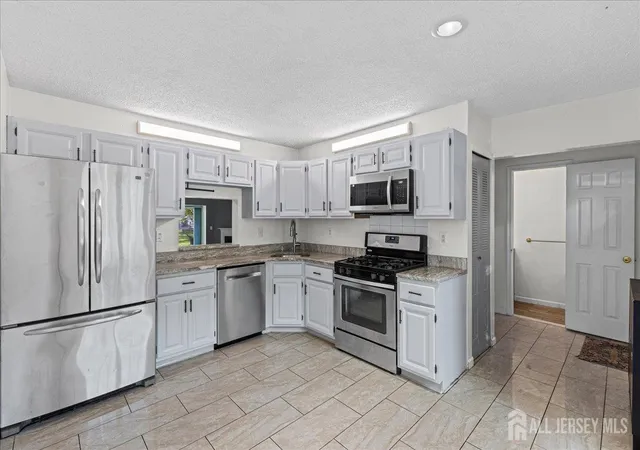 5th image of 36 Albury Wy, North Brunswick, NJ 08902 | MLS# 2702229R
