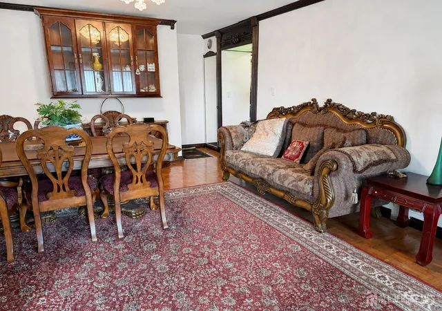 Listing Photo 4 - Condo for sale in building located at 112 Beverly Hls Ter, Woodbridge, NJ 07095 - Unit #E