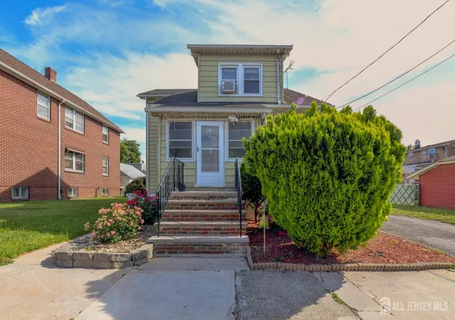 Homes for sale in Carteret, NJ | 51 Jeanette St, Carteret, NJ 07008 | MLS# 2617435R