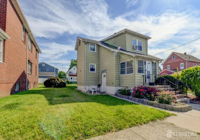 Homes for sale in Carteret, NJ | 51 Jeanette St, Carteret, NJ 07008 | MLS# 2617435R