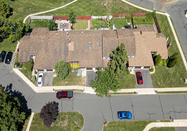 2nd image of 4 Cheltenham Pl, Sayreville, NJ 08872