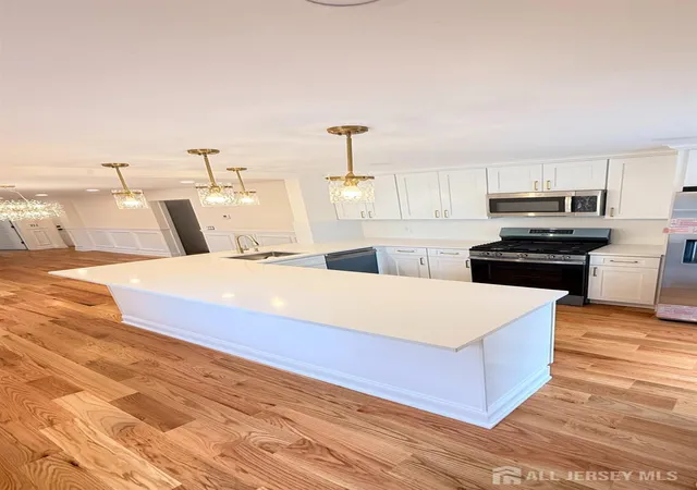 Photo 4 of Single family home for sale at 502 W Broad St, Westfield, NJ 07090 | MLS# 2703164R | Listing updated on 2026-08-23