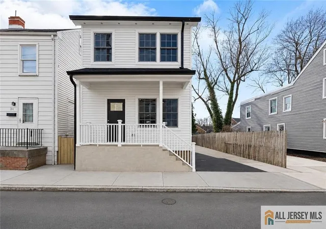 Photo 1 of Single family home for sale at 32 West St, Bordentown City, NJ 08505 | MLS# 2770827M | Listing updated on 2026-10-26