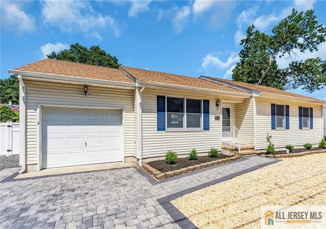 3rd image of 520 Beach Ave, Beachwood, NJ 08722 | MLS# 2770384M