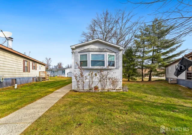 Homes for sale in North Brunswick, NJ | 24 Whitman Rd, North Brunswick, NJ 08902 | MLS# 2613614R