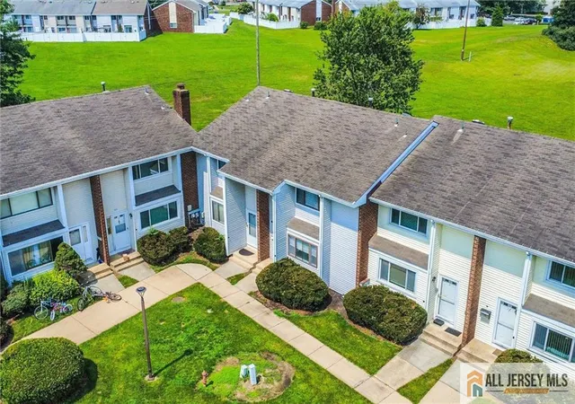Photo 3 of Townhouse for sale at 10 Quincy Cir #L-10, Dayton, NJ 08810 | MLS# 2770294M | Listing updated on 2026-08-16