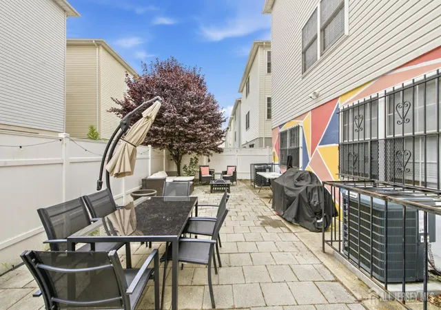 Listing Photo 4 - Condo for sale in building located at 149 Bellair Pl, Newark, NJ 07104