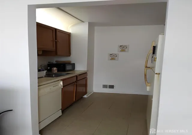 14th image of 18 Colgate Dr, Newark, NJ 07103 | MLS# 2700292R