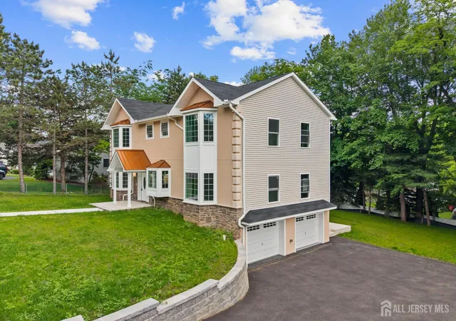 Photo 2 of Single family home for sale at 418 East Ave, Northvale, NJ 07647 | MLS# 2702276R | Listing updated on 2026-09-17