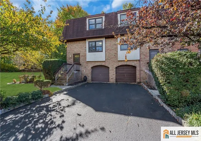 2nd image of 2601 N Oaks Blvd, North Brunswick, NJ 08902 | MLS# 2661726M
