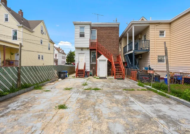 4th image of 724 Charles St, Perth Amboy, NJ 08861 | MLS# 2700723R
