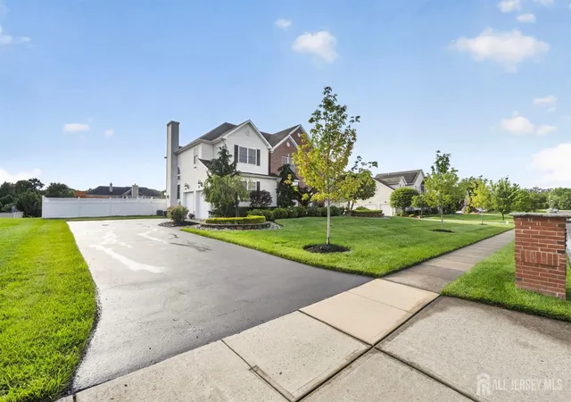 Photo 3 of Single family home for sale at 5 Adam Ct, Monroe Township, NJ 08831 | MLS# 2702069R | Listing updated on 2026-09-19