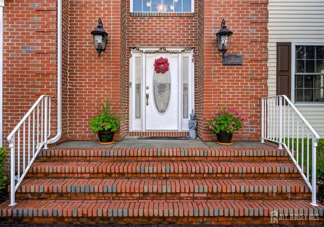 Photo 3 of Single family home for sale at 5 Adam Ct, Monroe Township, NJ 08831 | MLS# 2702069R | Listing updated on 2026-09-19